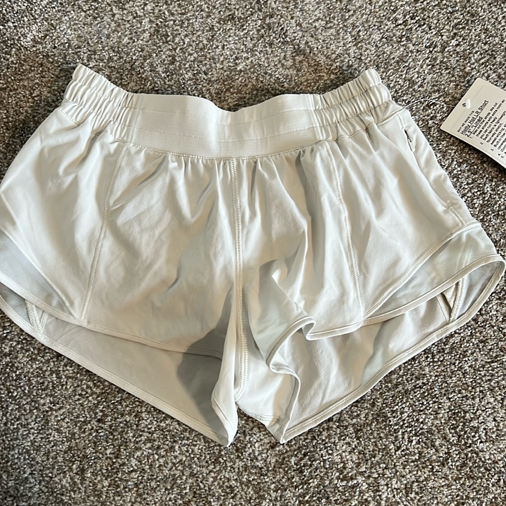 Lululemon Hotty Hot LR Short 2.5” lined NWT